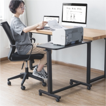 Regulowany stolik na kółkach Buddy 02 Lite czarny OUTLET